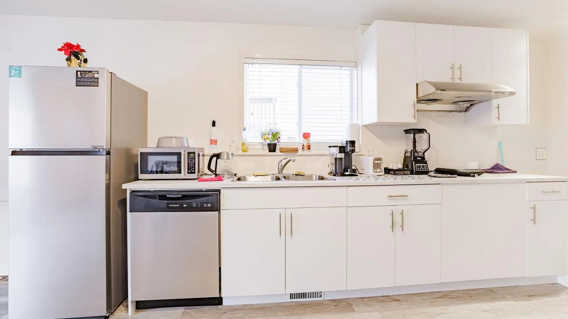 Walkout Basement Suite, 2 Bdr 4Bd, Bright And Spacious Calgary 0*,  Canada