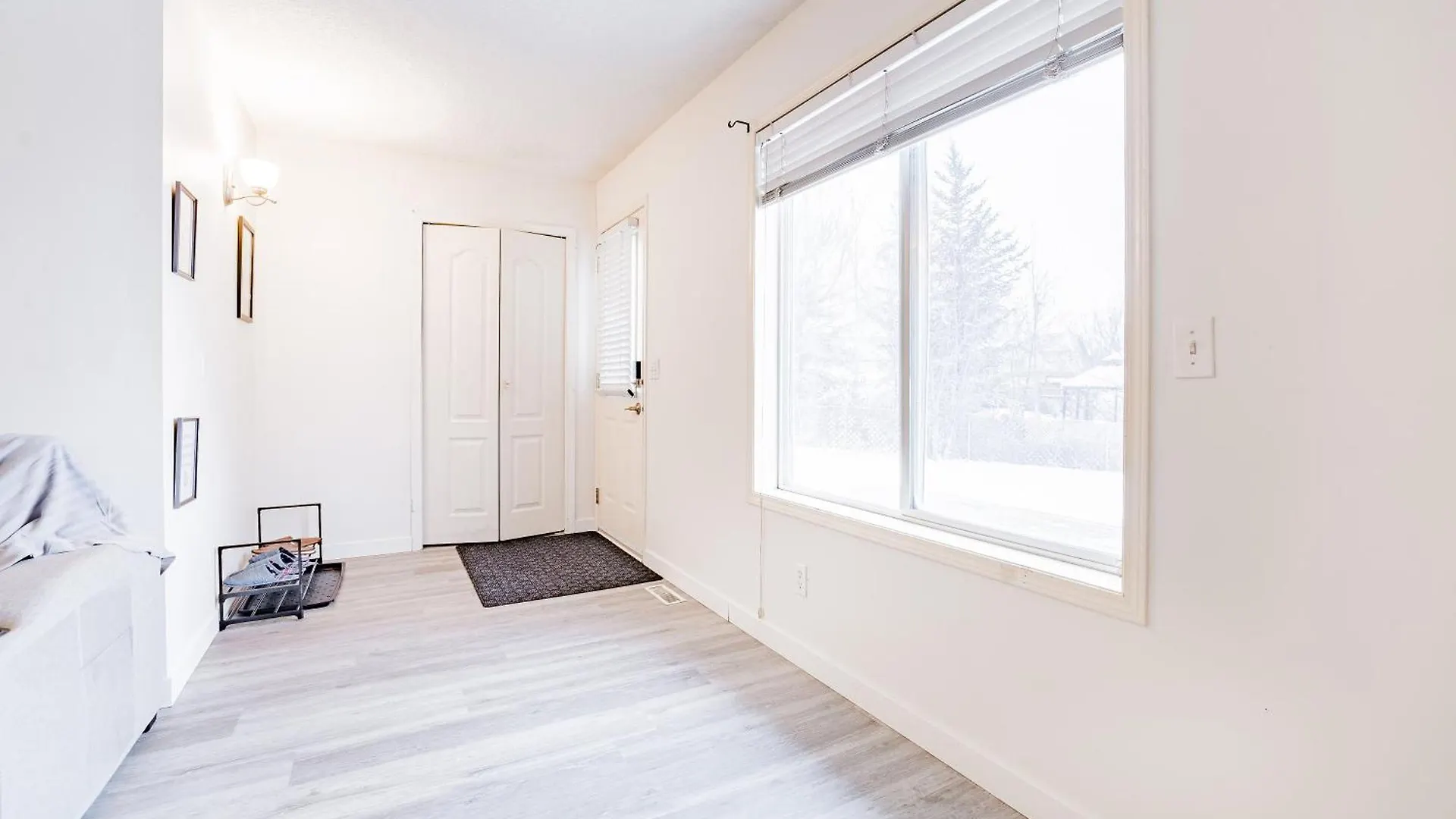 Apartment Walkout Basement Suite, 2 Bdr 4Bd, Bright And Spacious Calgary Canada